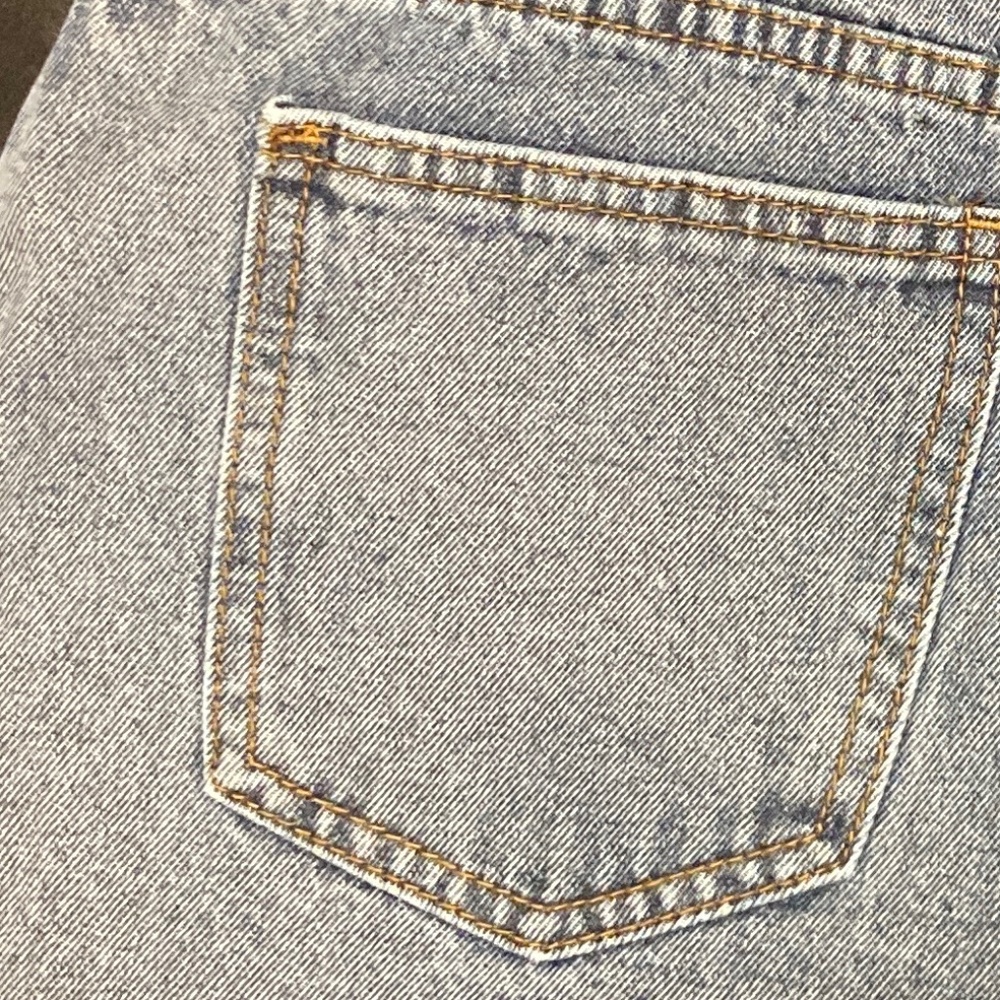 Shorts - Picture 3 of 4